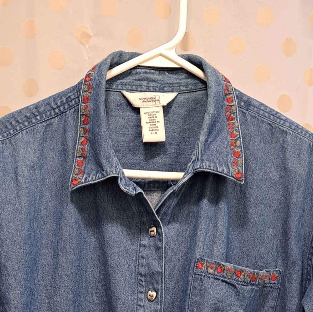Vintage Denim Shirt with Embroidered Apple Accents 🍎 - Picture 9 of 9